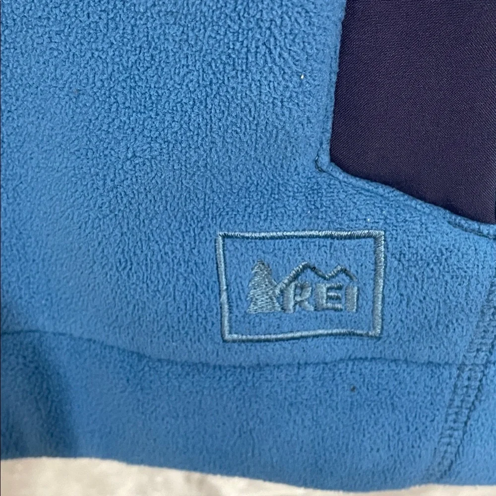 REI Men's Two-Tone Blue Vest